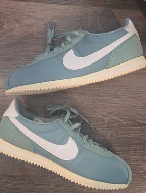 Nike Cortez (GS)- Teal & White Size 7 Youth/8.5 Womens NEW